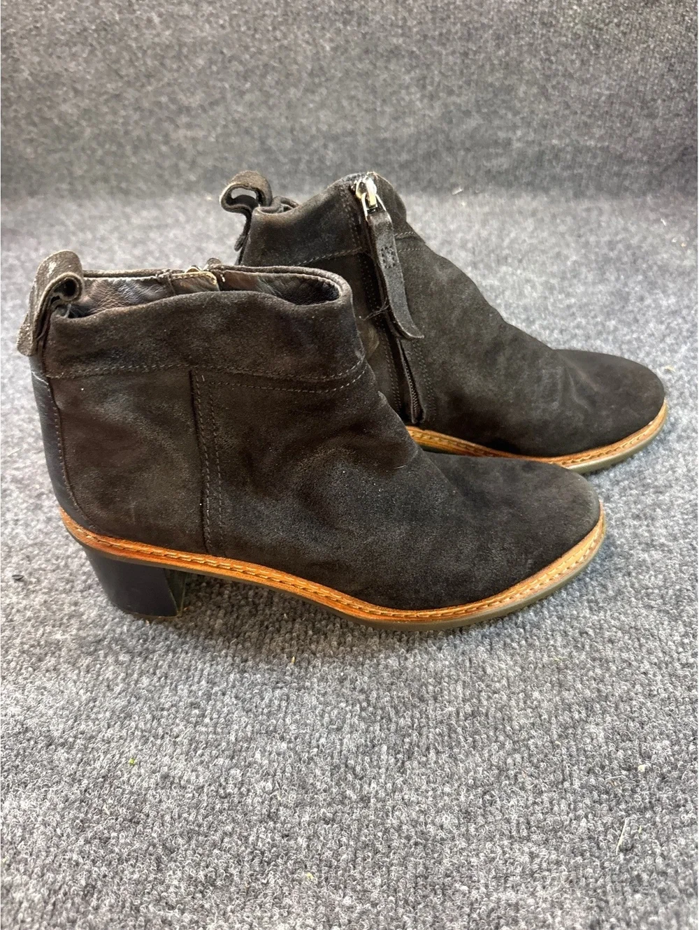 Clarks Women’s Black Suede Ankle Boots Size 9.5 M Side Zip Block Heel Booties